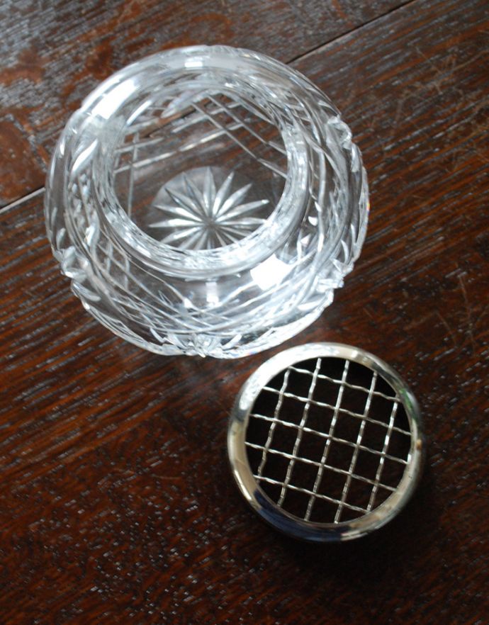 フラワーベース アンティーク雑貨 美しいフラワーベース(花留め付き花器)、アンティークプレスドグラス。蓋は簡単に外れます。(pg-3353)