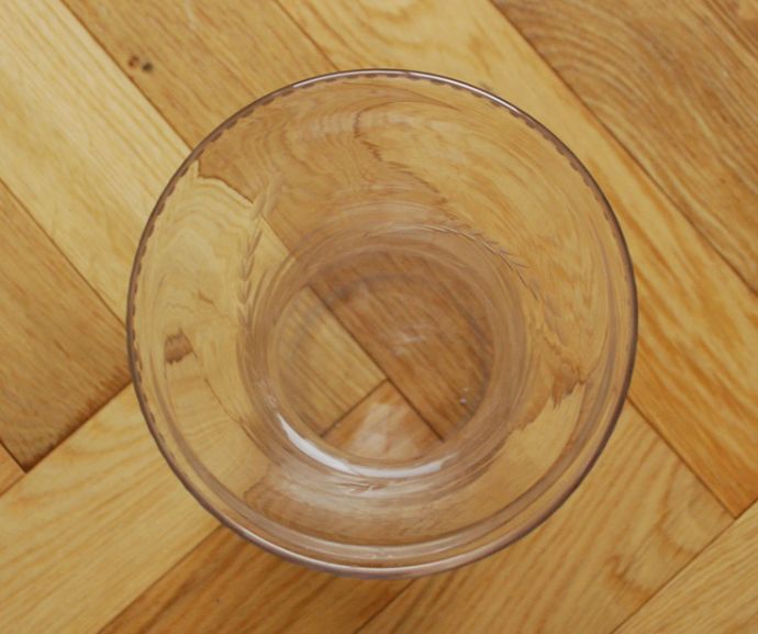 フラワーベース アンティーク雑貨 お花のカッティングが美しいアンティークの花器、プレスドグラスのフラワーベース。上から見るとこんな感じです。(pg-3397)