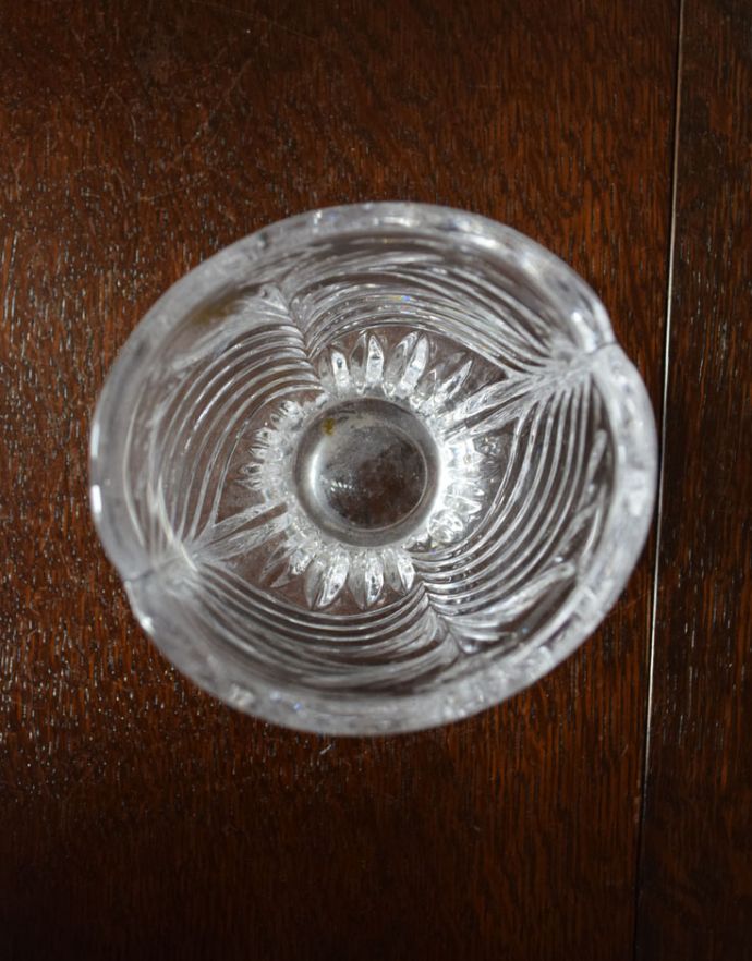 フラワーベース アンティーク雑貨 さわやかな風を感じるフラワーベース(花器)、アンティークプレスドグラス。上から見るとこんな感じです。(pg-3422)