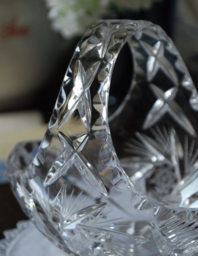 デザートグラス、ボウル(器)　アンティーク雑貨　小さなガラスのマルシェカゴ（バスケット）、アンティークプレスドグラス。アンティークのため、多少の欠け・傷がある場合がありますが、使用上問題はありませんので、ご了承下さい。(pg-3424)