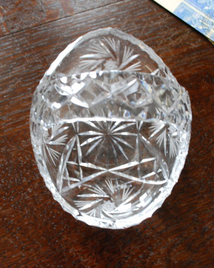 デザートグラス、ボウル(器) アンティーク雑貨 アンティークガラスの小さくてどこにでも置ける、星が刻まれたガラスバスケット(プレスドグラス)。上から見るとこんな感じです。(pg-3479)