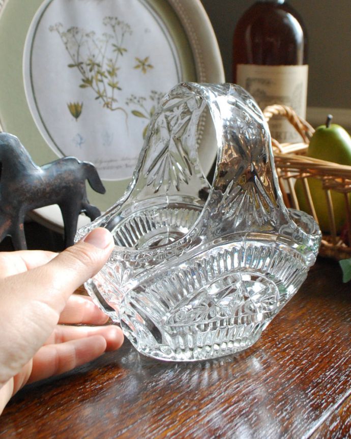 アンティークプレスドガラスの美しく輝くバスケット(pg-3566