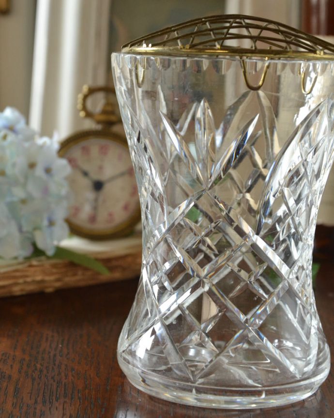 フラワーベース アンティーク雑貨 きらきら輝く美しいフラワーベース(花留め金具付き)、アンティークプレスドグラス。誰でも簡単にフラワーアレンジメントが楽しめます。(pg-3593)