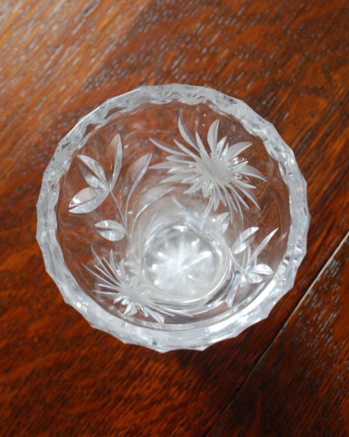 フラワーベース アンティーク雑貨 大きなひまわりの花が咲いたプレスドグラス、アンティークのフラワーベース。上から見ても可愛いデザインです。(pg-3654)