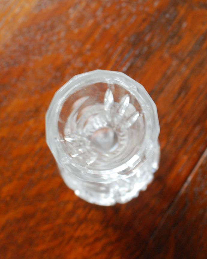 アンティーク 雑貨のガラス小物　アンティーク雑貨　ひまわりが咲いたプレスドグラス、アンティークのフラワーベース。上から見てるこんな感じです。(pg-3655)