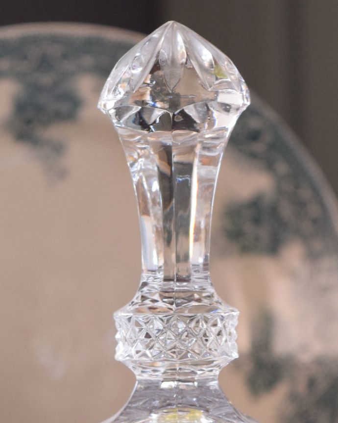 オブジェ、ベル　アンティーク雑貨　すりガラスの加工が珍しいアンティークプレスドグラス(ベル)。持ち手も凝ったデザインです。(pg-3755)