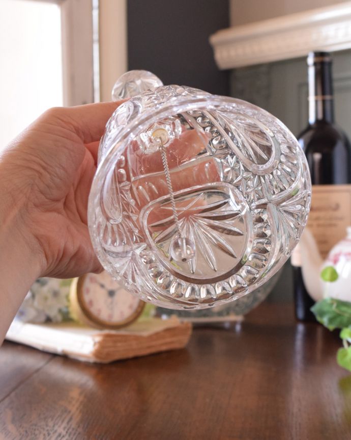 オブジェ、ベル　アンティーク雑貨　すりガラスの加工が珍しいアンティークプレスドグラス(ベル)。澄んだ音色が楽しめます。(pg-3755)