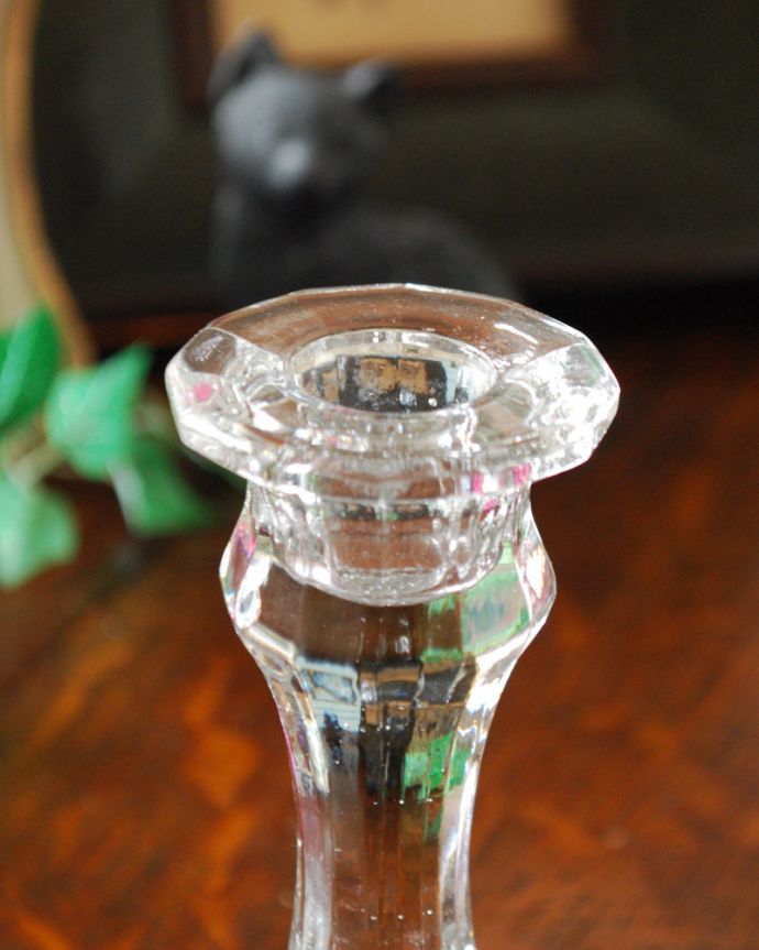 オブジェ、ベル　アンティーク雑貨　アンティークのプレスドグラス、和のインテリアにも合うカッティングが美しいキャンドルスタンドセット。ここにキャンドルを差してください。(pg-3772)