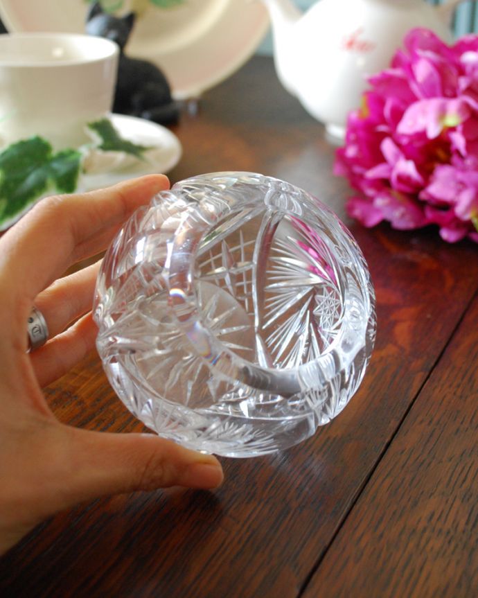 フラワーベース アンティーク雑貨 星が刻まれた可愛いガラスボール(花器)、アンティークプレスドグラス。上から見るとこんな感じです。(pg-3976)