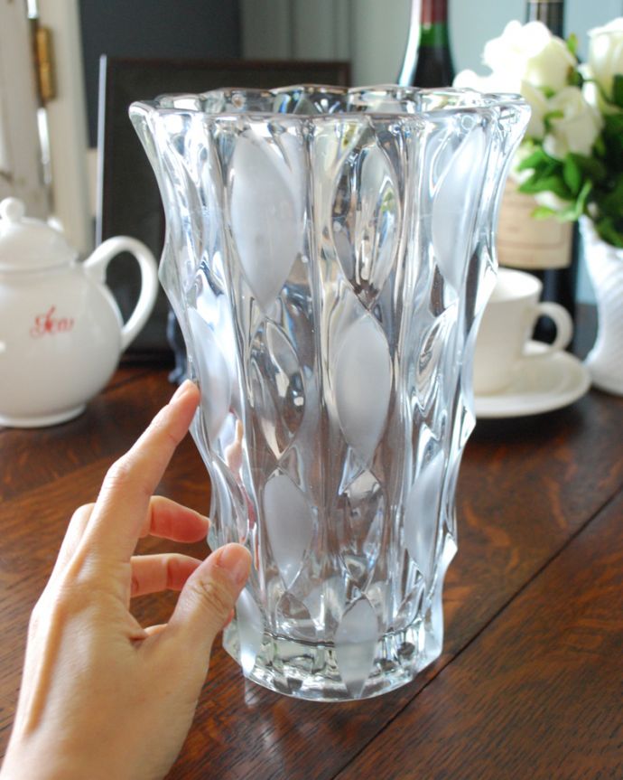 フラワーベース アンティーク雑貨 アンティークガラスの輝くフラワーベース(花器)、プレスドグラス。飾るだけで絵になる美しさ。(pg-4002)