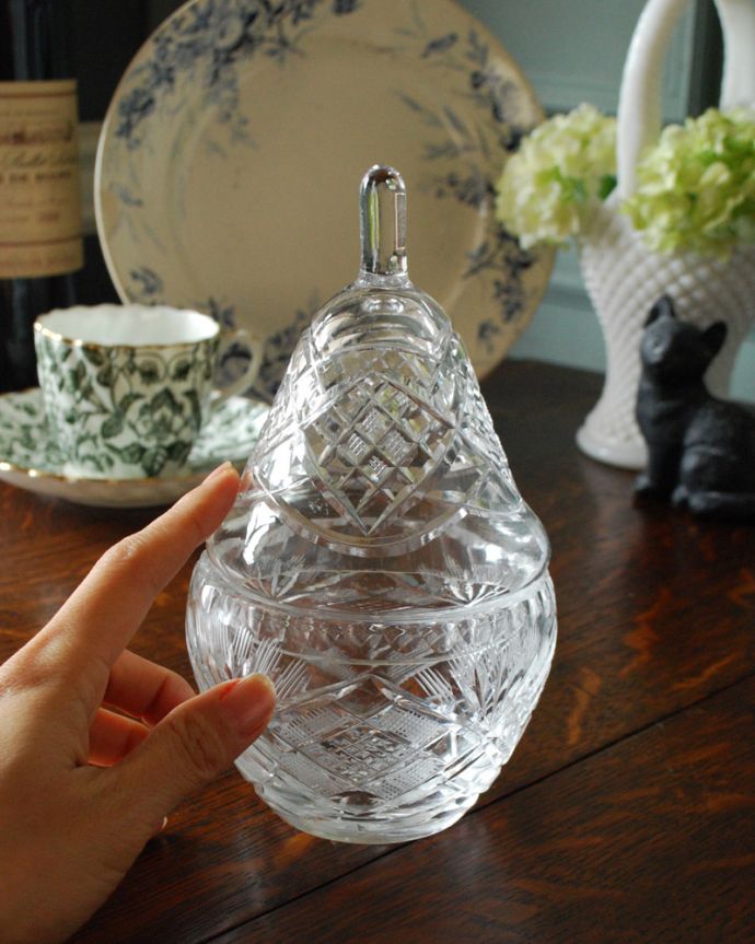 ふた付きケース、スパイスケース　アンティーク雑貨　フルーツモチーフの可愛いフタ付きガラスケース、アンティークプレスドグラス。どこに置いても華やかなガラスのケースです。(pg-4014)