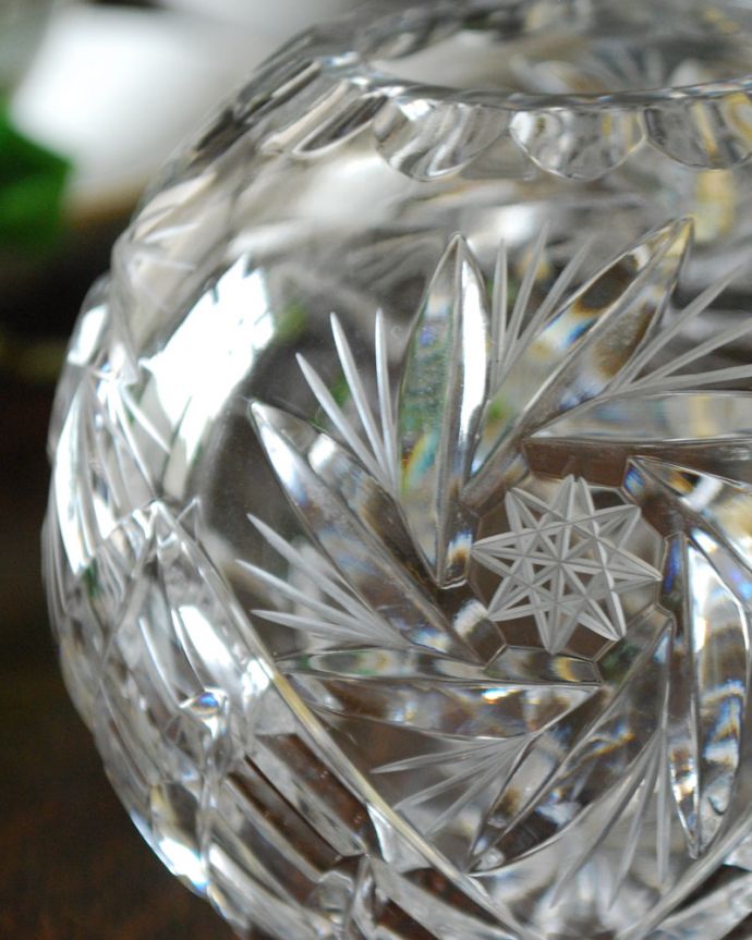 アンティーク 雑貨のガラス小物　アンティーク雑貨　星が刻まれた可愛いガラスボール（花器）、アンティークプレスドグラス。アンティークのため、多少の欠け・傷がある場合がありますが、使用上問題はありませんので、ご了承下さい。(pg-4374)