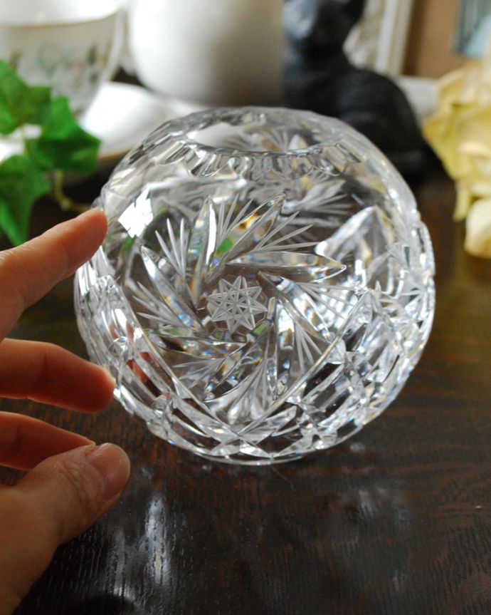 アンティーク 雑貨のガラス小物　アンティーク雑貨　星が刻まれた可愛いガラスボール（花器）、アンティークプレスドグラス。１輪挿しにもオススメです。(pg-4374)