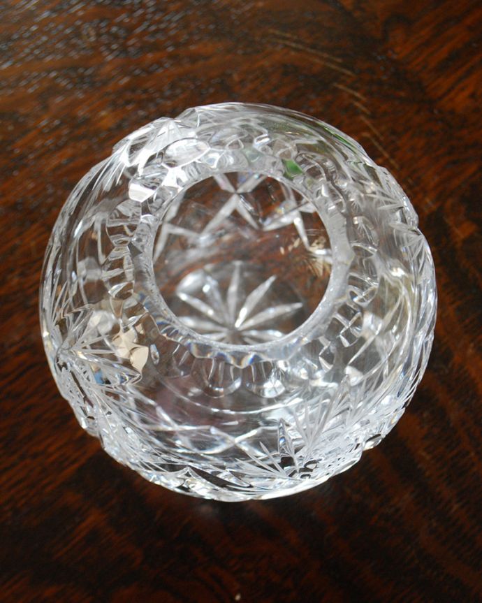 アンティーク 雑貨のガラス小物　アンティーク雑貨　星が刻まれた可愛いガラスボール（花器）、アンティークプレスドグラス。上から見るとこんな感じです。(pg-4374)