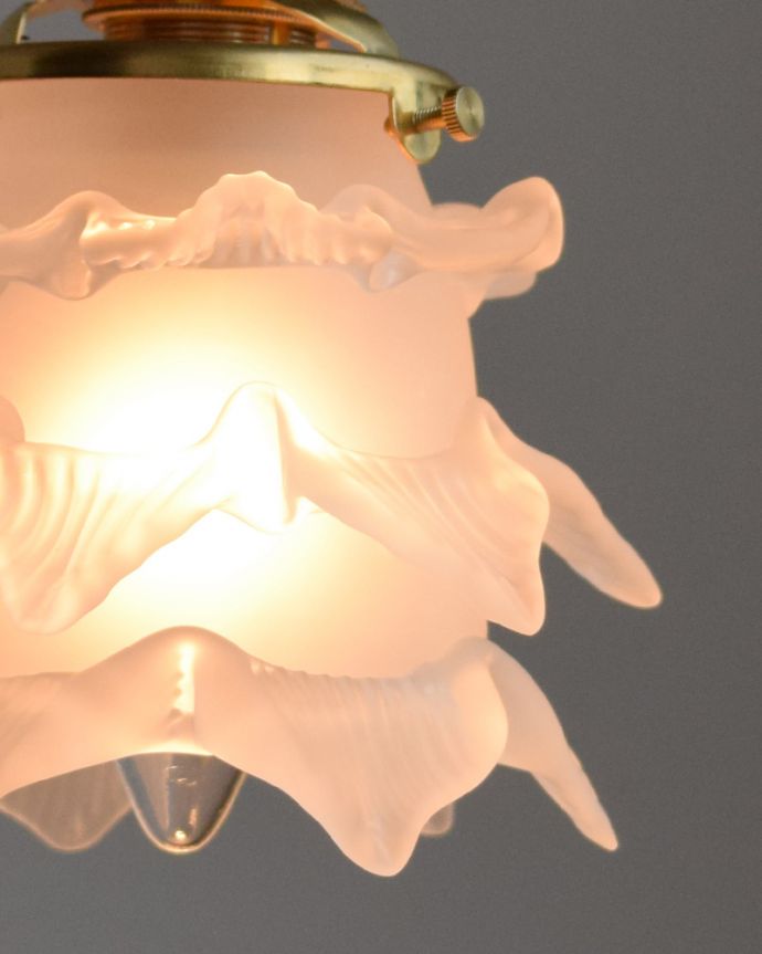 ペンダントライト 照明・ライティング 小さなバラのペンダントライト(コード・シャンデリア球・ギャラリーA付き)。シェードから漏れる光に癒されます。(pl-009d)