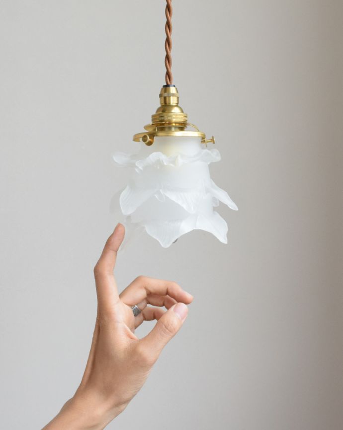 ペンダントライト 照明・ライティング 小さなバラのペンダントライト(コード・シャンデリア球・ギャラリーA付き)。小ぶりなサイズのシェードなので、3〜5個ほど多めに下げたい方にオススメです。(pl-009d)