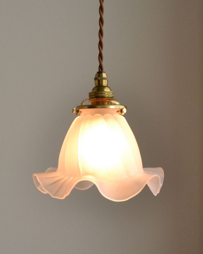 ペンダントライト　照明・ライティング　やわらかなシルエットのペンダントライト （コード・シャンデリア電球・ギャラリーA付き）。キッチンのカウンター部分や、リビングに。(pl-012d)