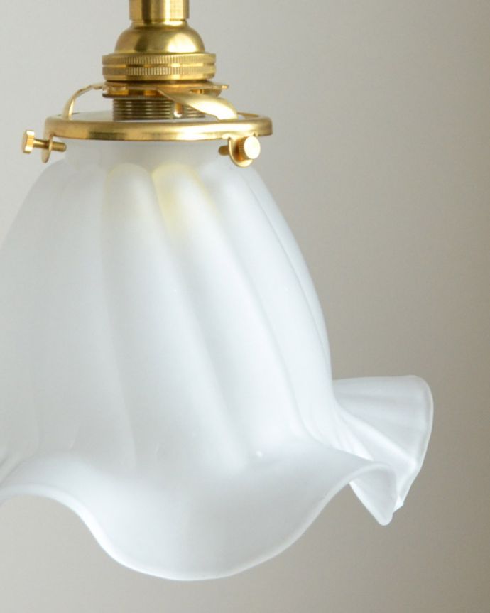 ペンダントライト　照明・ライティング　やわらかなシルエットのペンダントライト （コード・シャンデリア電球・ギャラリーA付き）。日中もお部屋の可愛いポイントになります。(pl-012d)