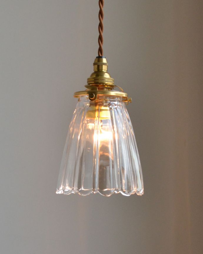 ペンダントライト 照明・ライティング フリルのラインまで輝くペンダントライト (コード・シャンデリア電球・ギャラリーA付き)。フリルのラインが輝いて美しいです。(pl-035d)