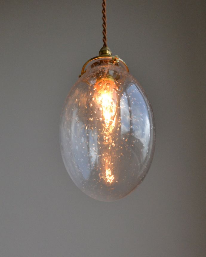 ペンダントライト　照明・ライティング　バブルガラスのペンダントライト（コード・シャンデリア球・ギャラリーA付き）。ポッと優しい光が灯ります。(pl-046a)