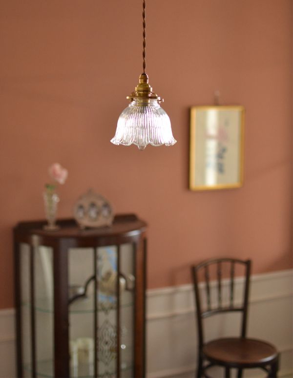 ペンダントライト　照明・ライティング　ペンダントライト （コード・シャンデリア電球・ギャラリーA付き）。ドレスのような華やかなデザインが美しいです。(pl-064)