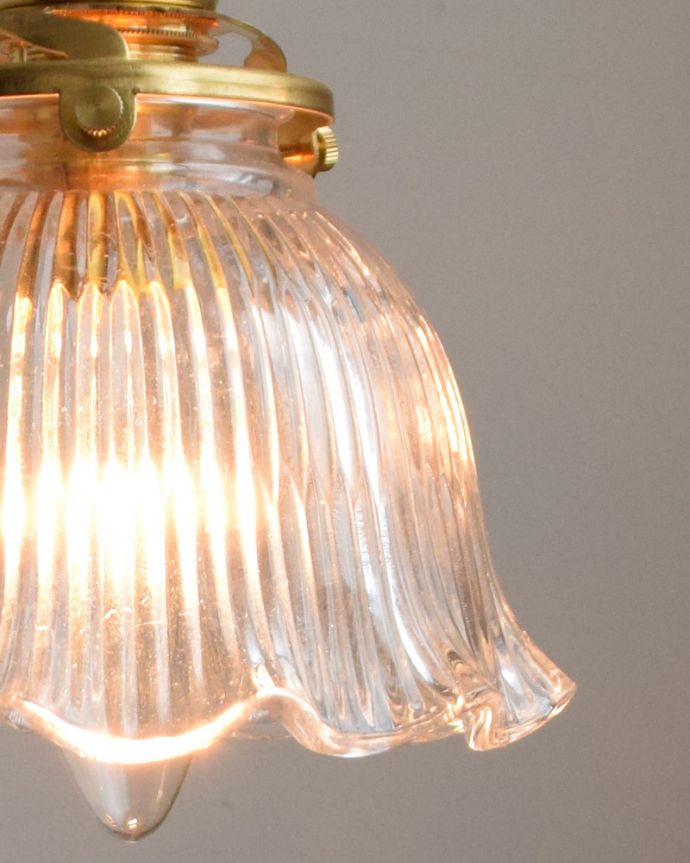 ペンダントライト　照明・ライティング　ペンダントライト （コード・シャンデリア電球・ギャラリーA付き）。シェードから漏れる光に癒されます。(pl-064)