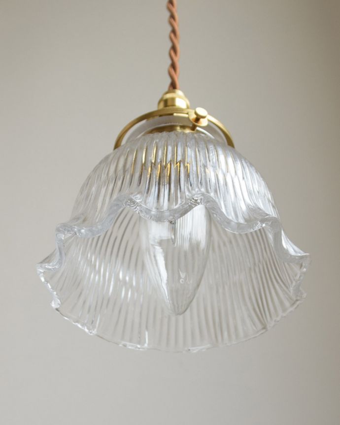 ペンダントライト　照明・ライティング　ペンダントライト （コード・シャンデリア電球・ギャラリーA付き）。下から見上げるとこんな感じです。(pl-064)