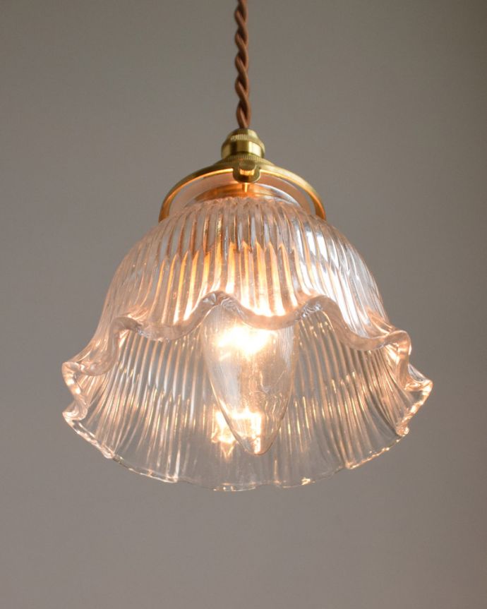 ペンダントライト　照明・ライティング　ペンダントライト （コード・シャンデリア電球・ギャラリーA付き）。優しく、やわらかい灯りが、雰囲気のいいお部屋にしてくれます。(pl-064)