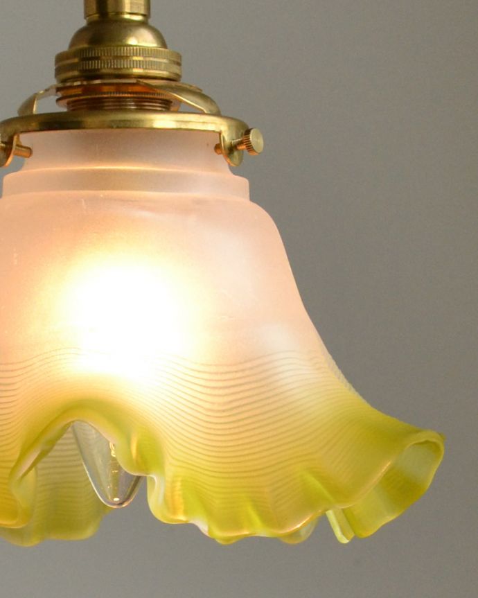 ペンダントライト　照明・ライティング　レモンイエローのペンダントライト （コード・シャンデリア電球・ギャラリーA付き）。シェードから漏れる光に癒されます。(pl-071)