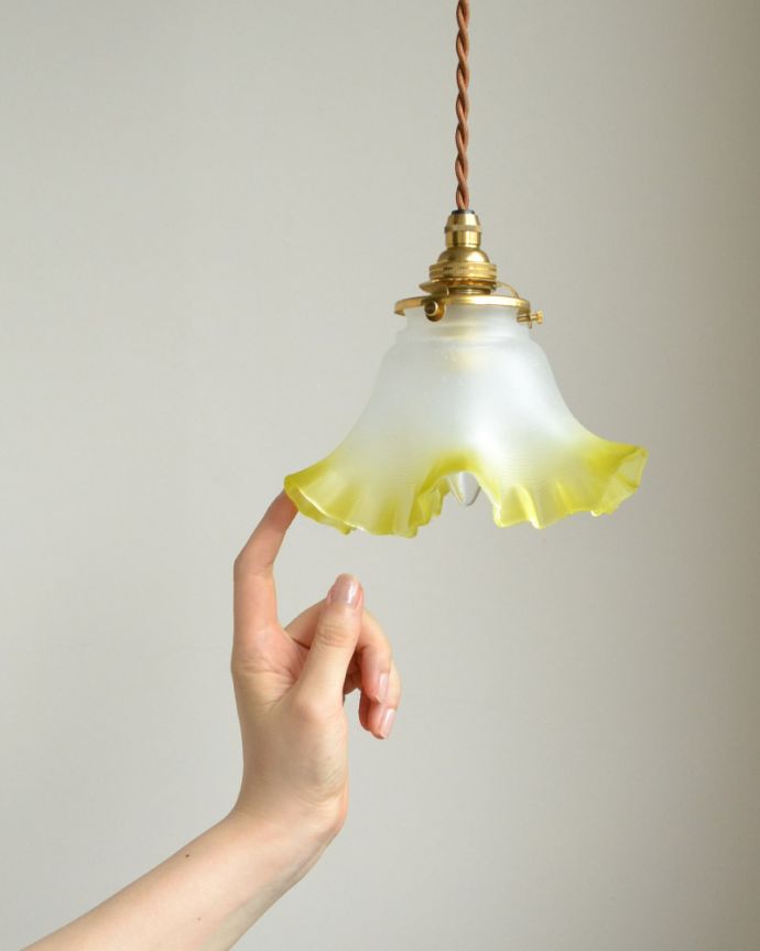 ペンダントライト　照明・ライティング　レモンイエローのペンダントライト （コード・シャンデリア電球・ギャラリーA付き）。在庫数が足りない場合でも、お時間を頂ければご準備出来ますので、ご希望の方はご注文の際、備考欄にご希望の数を書いてください。(pl-071)