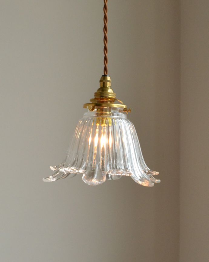 ペンダントライト　照明・ライティング　お花が咲く、可愛いペンダントライト （コード・シャンデリア電球・ギャラリーA付き）。あたたかい光がお部屋を包み込みます。(pl-073)