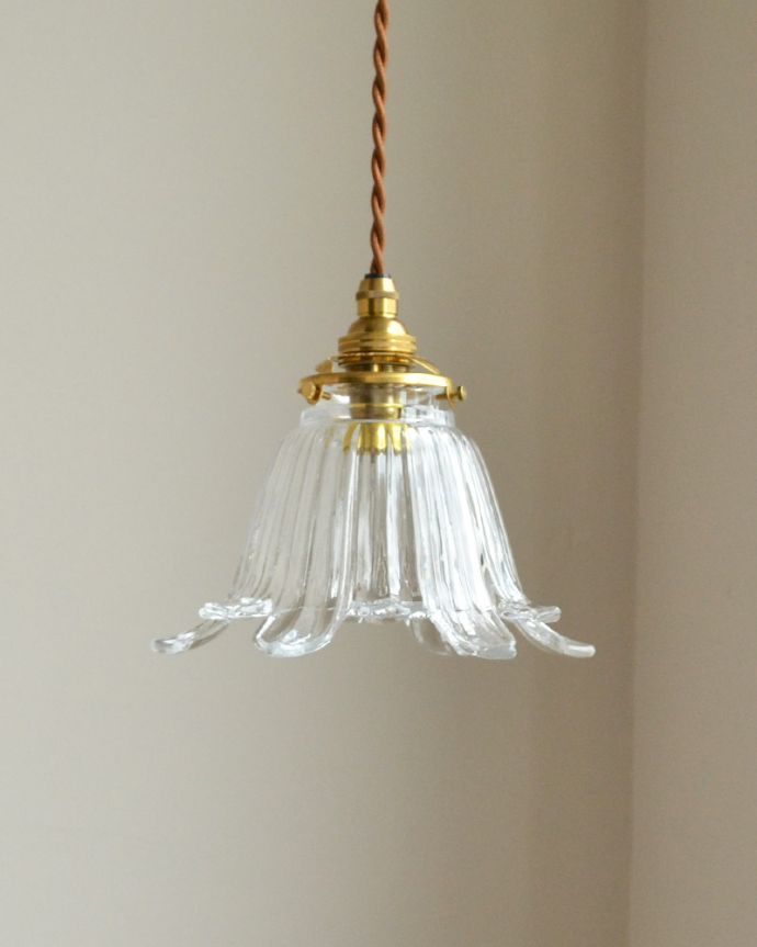 ペンダントライト　照明・ライティング　お花が咲く、可愛いペンダントライト （コード・シャンデリア電球・ギャラリーA付き）。可愛いので昼間もオシャレなインテリアになります。(pl-073)