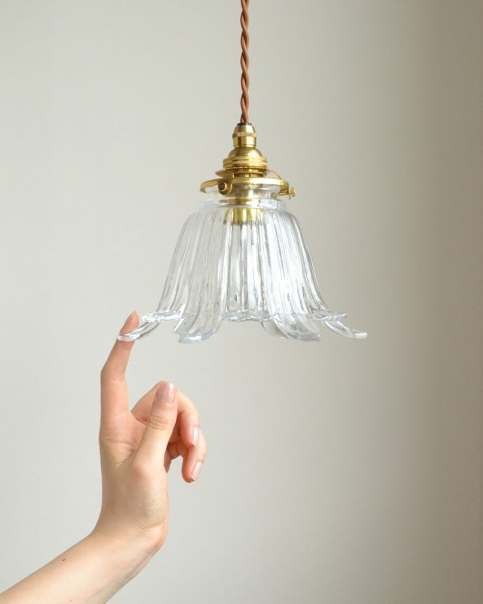 ペンダントライト　照明・ライティング　お花が咲く、可愛いペンダントライト （コード・シャンデリア電球・ギャラリーA付き）。花びらのような美しいデザインです。(pl-073)