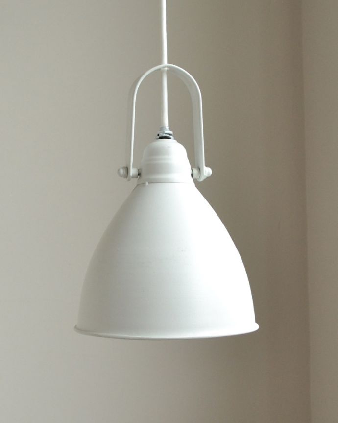 ペンダントライト 照明・ライティング マットなホワイトカラーのペンダントライト (電球なし)。キッチンのカウンター部分や、リビングに。(pl-101)