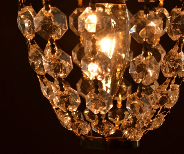 ペンダントライト　照明・ライティング　ガラスアクセサリーがキラキラ輝くペンダントライト（コード・シャンデリア電球・ギャラリーなし）。シェードから漏れる光に癒されます。(pl-106)