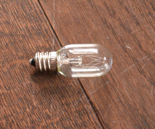 照明・ライティング　アンティーク風エンジェルペンダント３灯ランプ（ホワイト）。電球は、国産球（E12型 ナツメ球・20Ｗ）タイプを配送時に3ヶお付けしております。(pl-123)