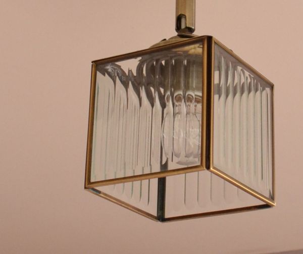 ペンダントライト　照明・ライティング　立方体型がお洒落、ストライプガラスのシーリングライト（電球セット）。ゴールドカラーの縁どりは高級感も感じさせてくれます。(pl-129)