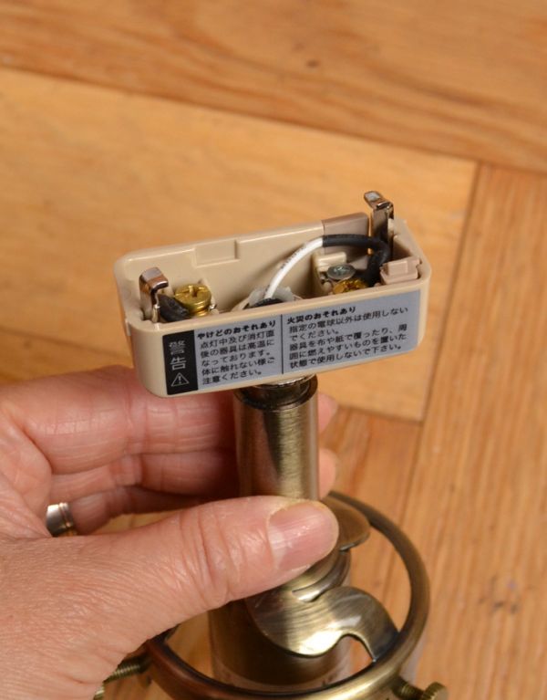 ペンダントライト　照明・ライティング　立方体型がお洒落、ストライプガラスのシーリングライト（電球セット）。誰でも簡単に取り付け可能な引っ掛けシーリングのタイプです。(pl-129)