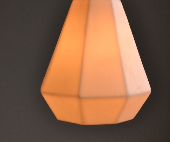 ペンダントライト　照明・ライティング　陶器製のペンダントライト（コード・シャンデリア電球・ギャラリーなし）。シェードから漏れる光に癒されます。(pl-139)