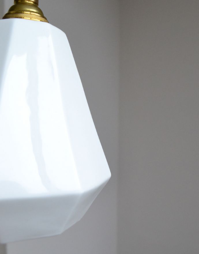 ペンダントライト　照明・ライティング　陶器製のペンダントライト（コード・シャンデリア電球・ギャラリーなし）。シェードは、手作りのため多少、誤差があったり、気泡やキズ、汚れが入っている場合もあります。(pl-139)