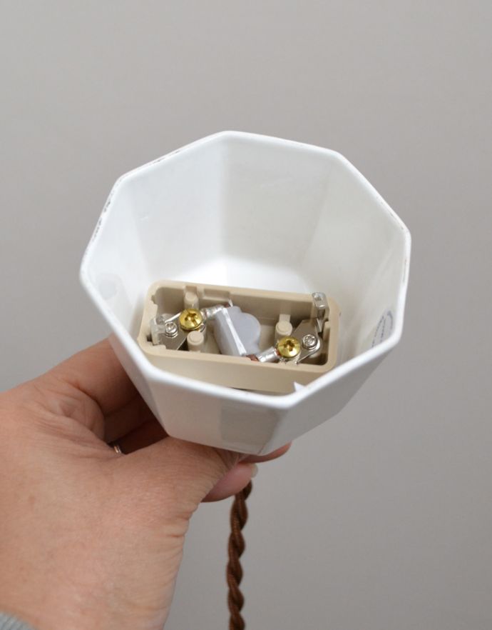 ペンダントライト　照明・ライティング　陶器製のペンダントライト（コード・シャンデリア電球・ギャラリーなし）。引っ掛けシーリングタイプです。(pl-139)