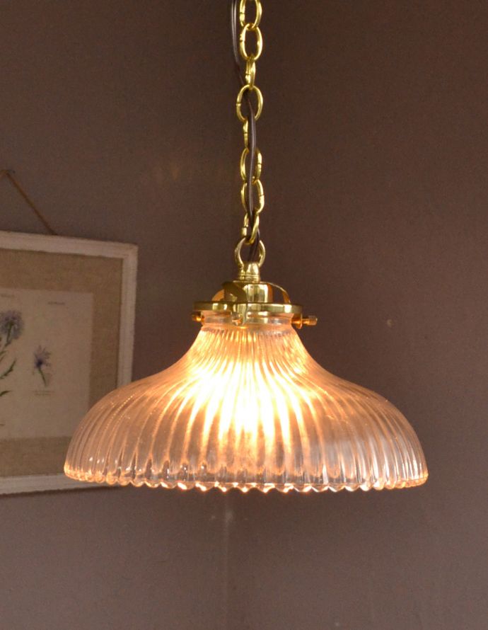 ペンダントライト 照明・ライティング ガラスシェードのペンダントライト(ゴールドのチェーンコードセット付き)。あたたかい光がお部屋を包み込みます。(pl-141)