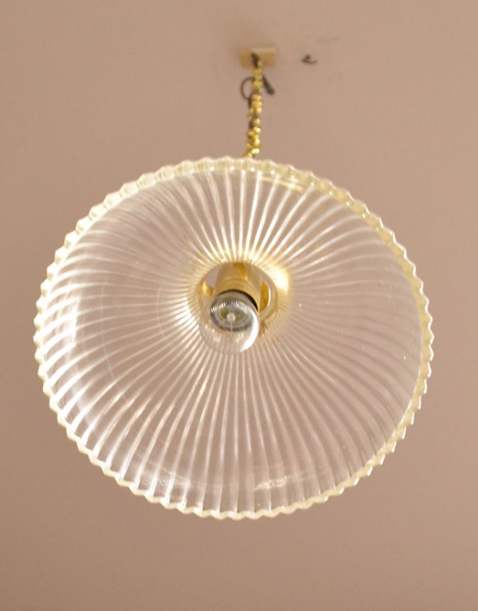 ペンダントライト 照明・ライティング ガラスシェードのペンダントライト(ゴールドのチェーンコードセット付き)。下から見上げても素敵なデザインにうっとりです。(pl-141)