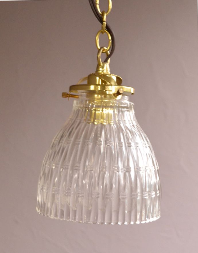 ペンダントライト　照明・ライティング　ガラスシェードのペンダントライト（ゴールドのチェーンコードセット付き・シャンデリア球）。【シェード】直径12.3×高さ12.5cm【コードの長さ】76cm。(pl-142)