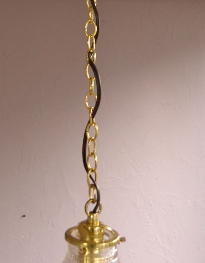 ペンダントライト　照明・ライティング　ガラスシェードのペンダントライト（ゴールドのチェーンコードセット付き・シャンデリア球）。引っ掛けシーリングのタイプです。(pl-142)