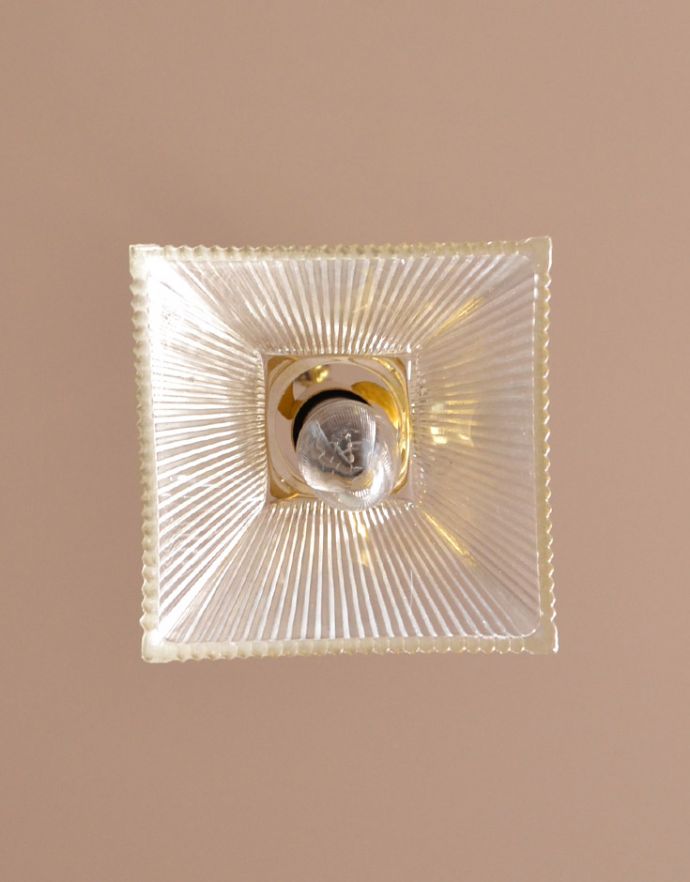 ペンダントライト　照明・ライティング　ガラスシェードのペンダントライト（ゴールドのチェーンコードセット付き・シャンデリア球）。下から見るとこんな感じです。(pl-151)