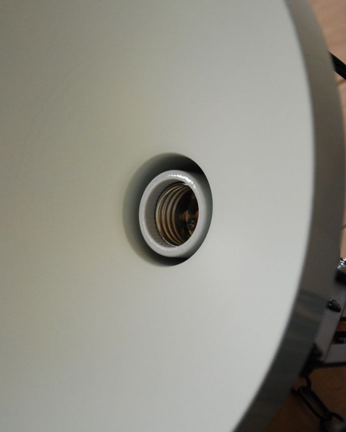 ペンダントライト 照明・ライティング 左右に伸び縮み、角度調整可能なペンダントライト(グレー)(電球なし)。(口径E26対応です)LEDも使えます。(pl-158)