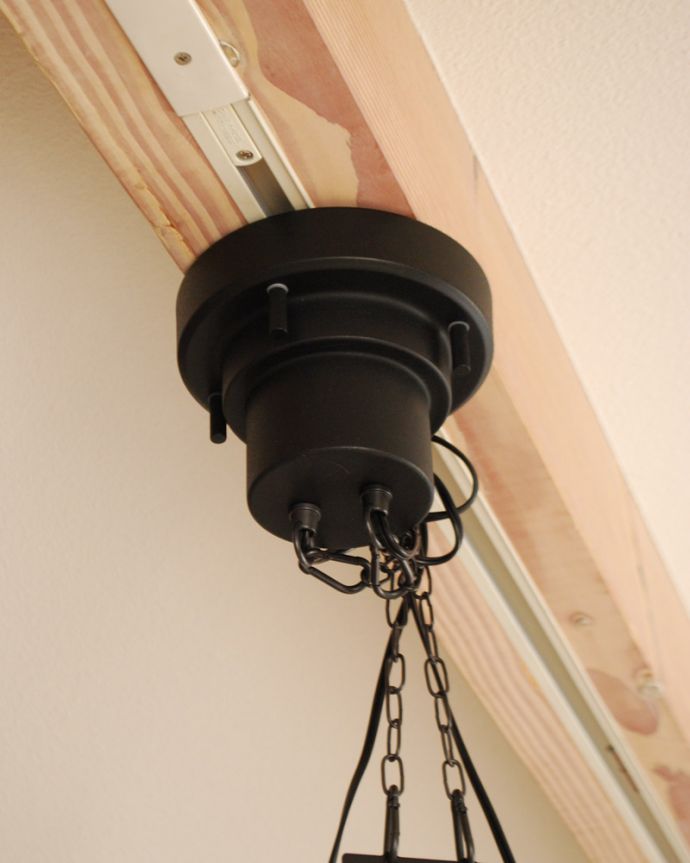 ペンダントライト 照明・ライティング 左右に伸び縮み、角度調整可能なペンダントライト(グレー)(電球なし)。ソケットが見えないようにカバーも付いています。(pl-158)