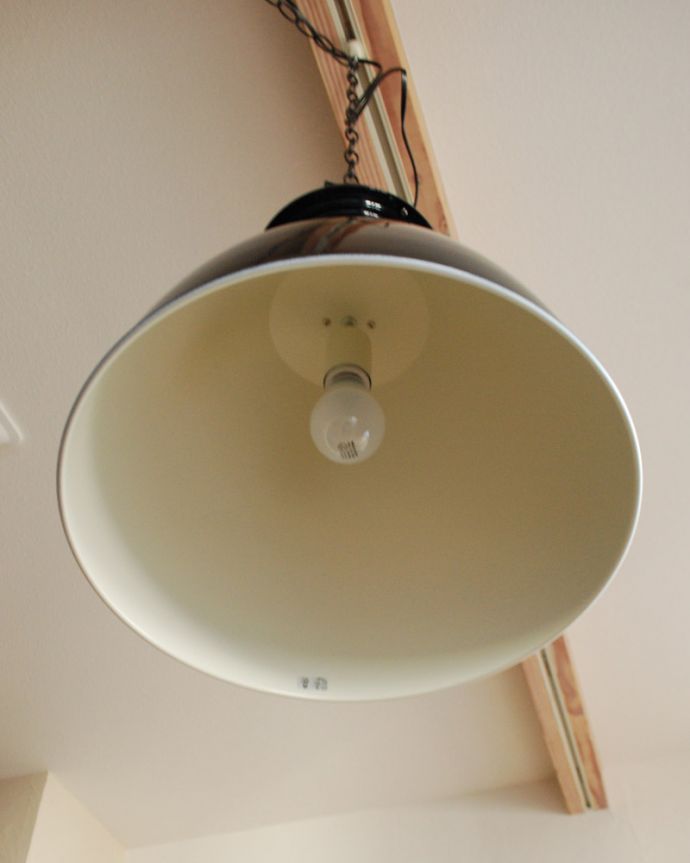 ペンダントライト 照明・ライティング クールなブラックのペンダントライト(電球なし)。下から見上げるとこんな感じです。(pl-159)