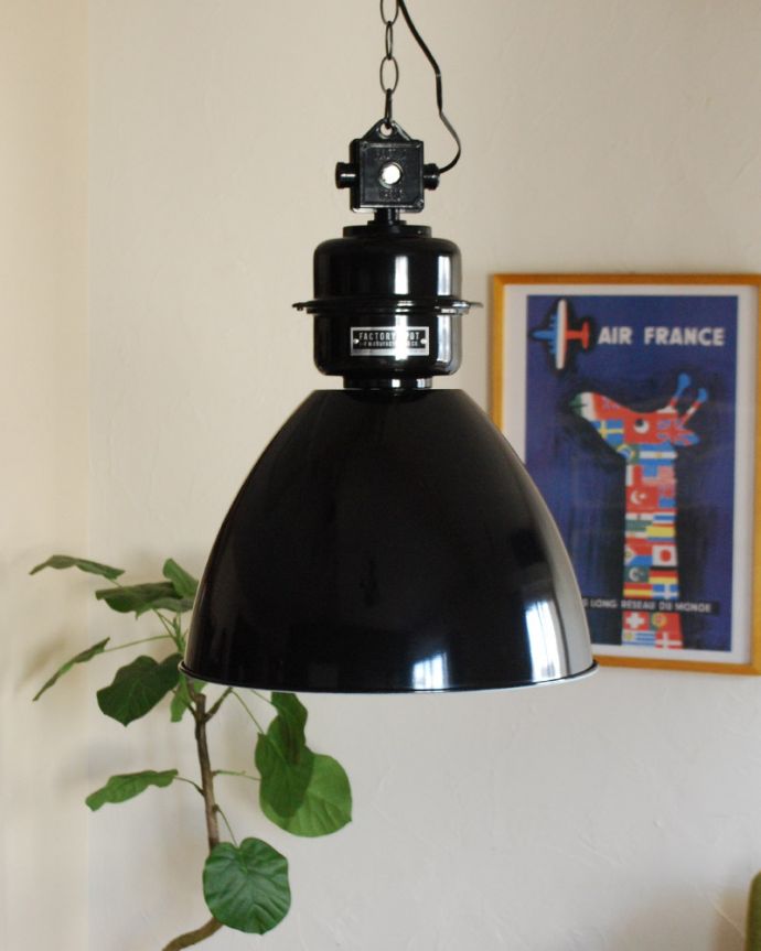 ペンダントライト 照明・ライティング クールなブラックのペンダントライト(電球なし)。【 全体 】直径40×全長275.5cm【 シェード 】直径40×高さ52.5cm。(pl-159)